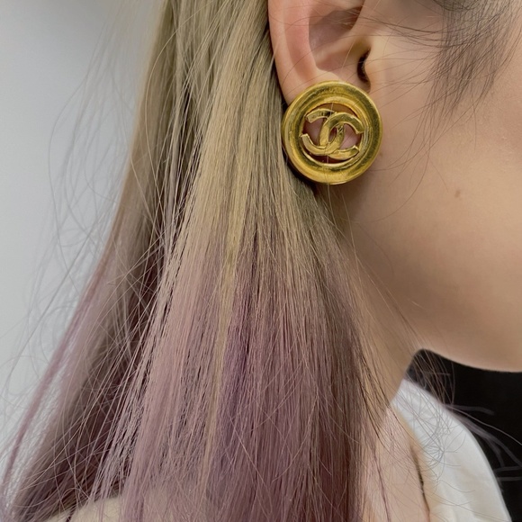 Chanel gold double C logo Earrings - Picture 4 of 9